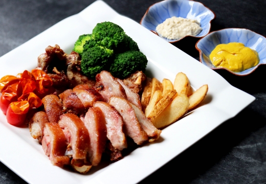 【家宴招牌菜色】凱撒招牌脆皮豬腳